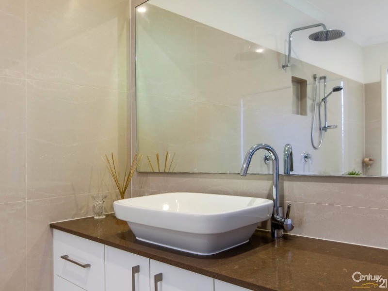 1 Warrina Court, Mooloolaba QLD 4557