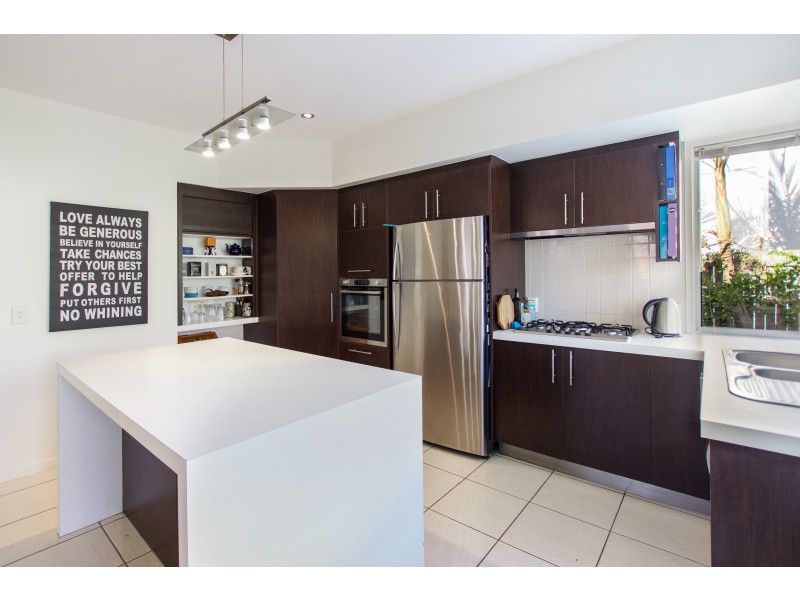 16 Flores Street, Kawana Island QLD 4575