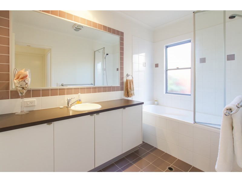 16 Flores Street, Kawana Island QLD 4575