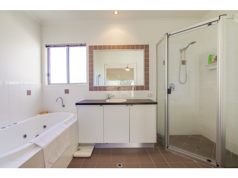 16 Flores Street, Kawana Island QLD 4575