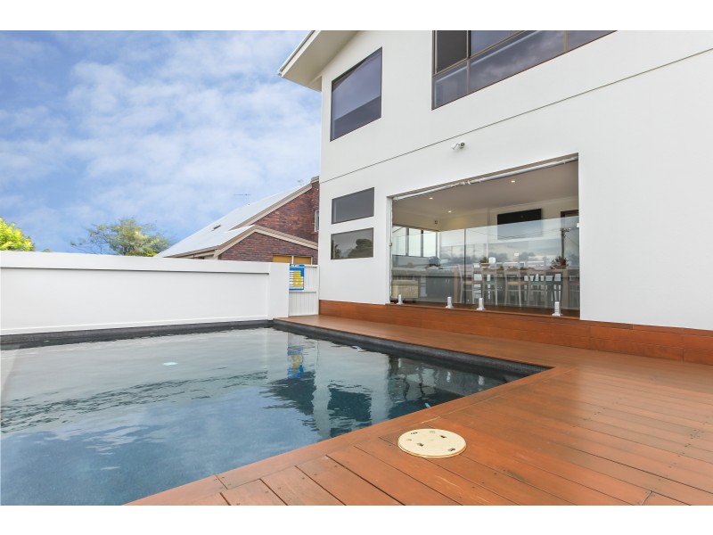 1 Warrina Court, Mooloolaba QLD 4557