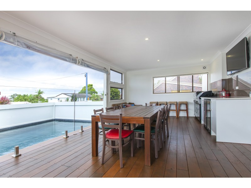 1 Warrina Court, Mooloolaba QLD 4557