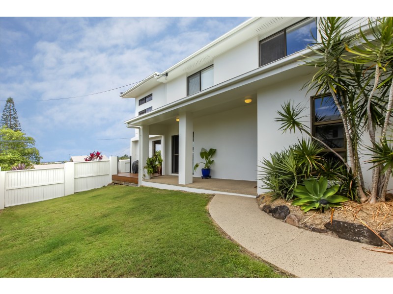 1 Warrina Court, Mooloolaba QLD 4557