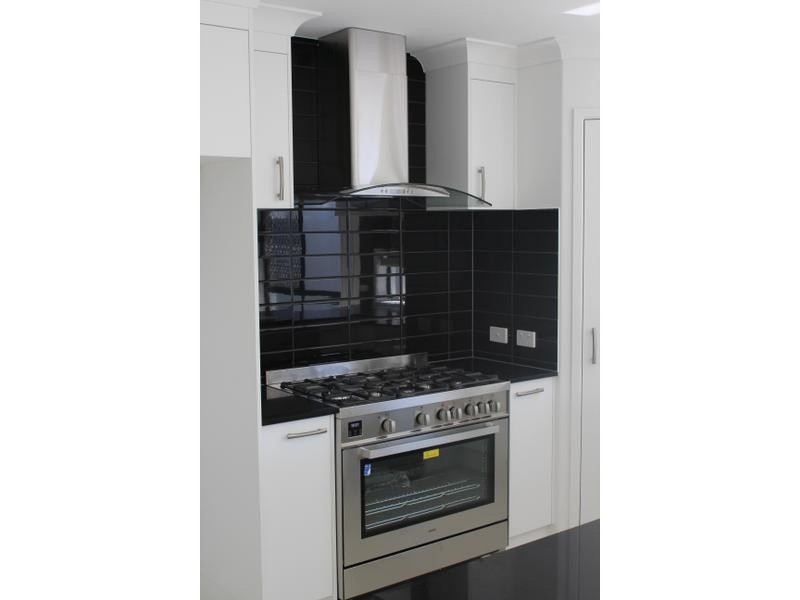 8 Banks Crescent, Caloundra West QLD 4551