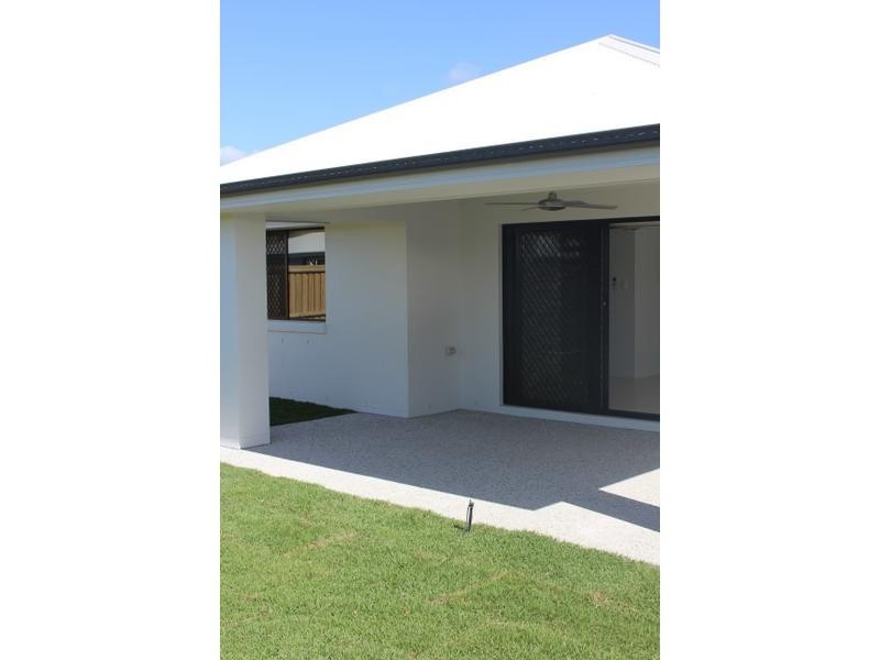 8 Banks Crescent, Caloundra West QLD 4551