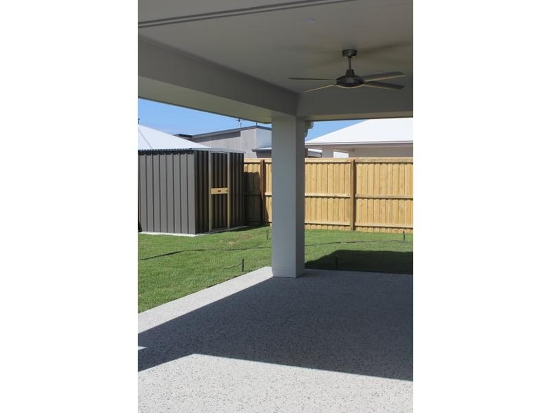 8 Banks Crescent, Caloundra West QLD 4551