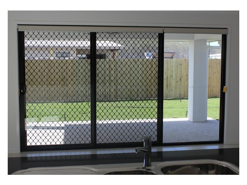 8 Banks Crescent, Caloundra West QLD 4551