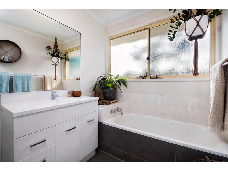 11 Kenewin Avenue, Maroochydore QLD 4558