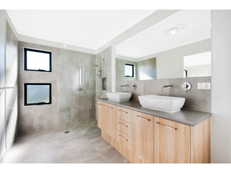 18 Almaden Lane, Maroochydore QLD 4558