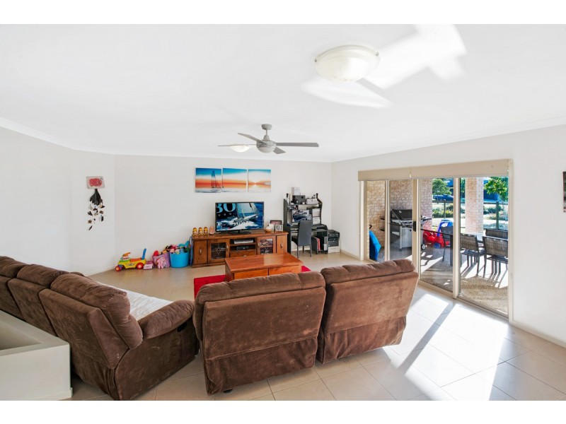 28 Maddock Avenue, Mooloolah Valley QLD 4553