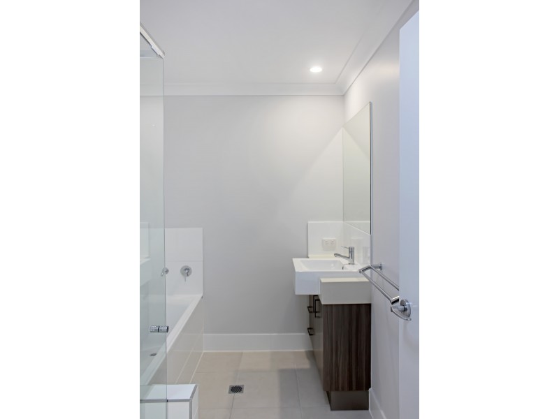 154 Sunshine Cove Way, Maroochydore QLD 4558