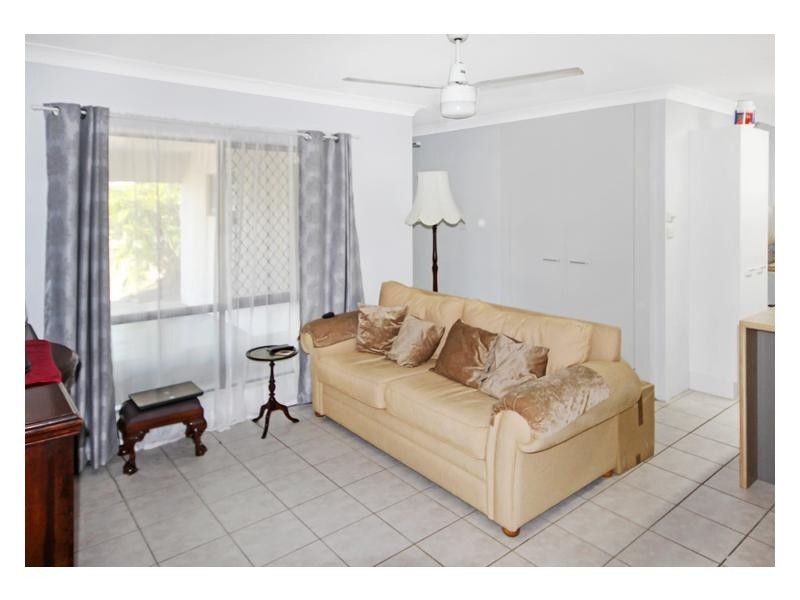 1/36 Lapoinya Crescent, Warana QLD 4575