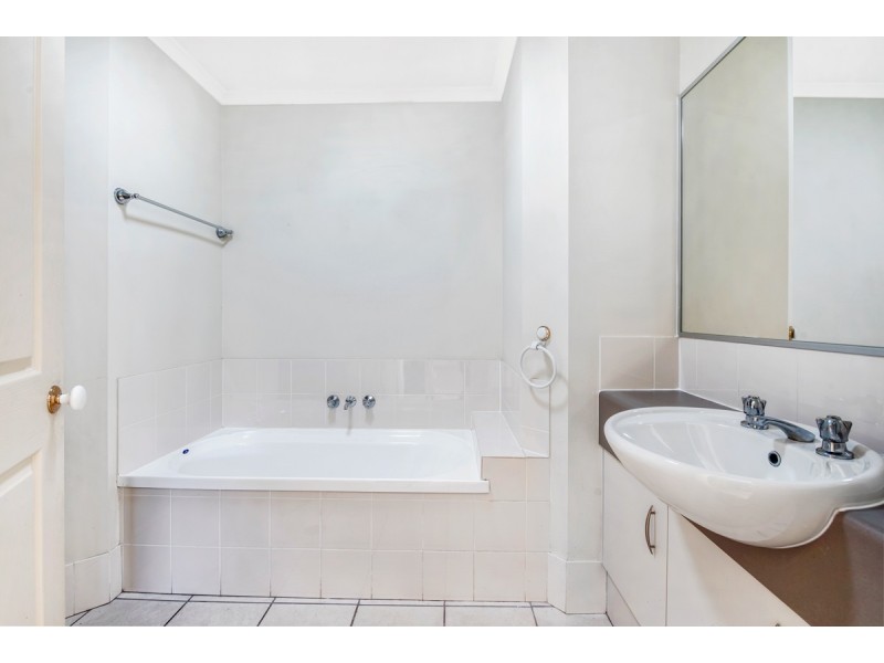 1/1 Teak Court, Mountain Creek QLD 4557