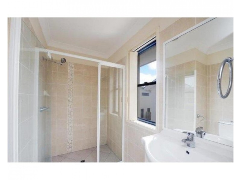 2/236 Broadwater Avenue, Maroochydore QLD 4558