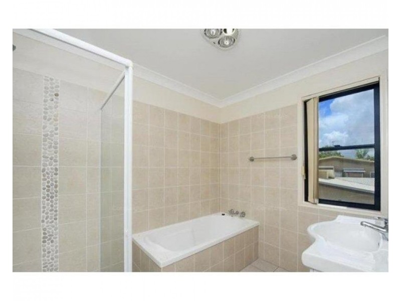 2/236 Broadwater Avenue, Maroochydore QLD 4558