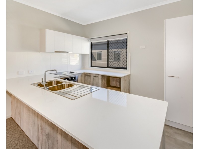 87 Duporth Avenue, Maroochydore QLD 4558