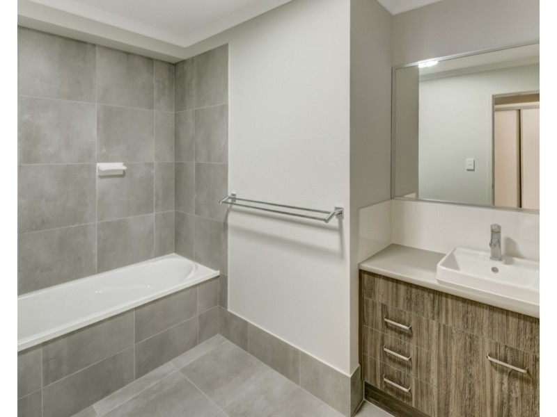 87 Duporth Avenue, Maroochydore QLD 4558