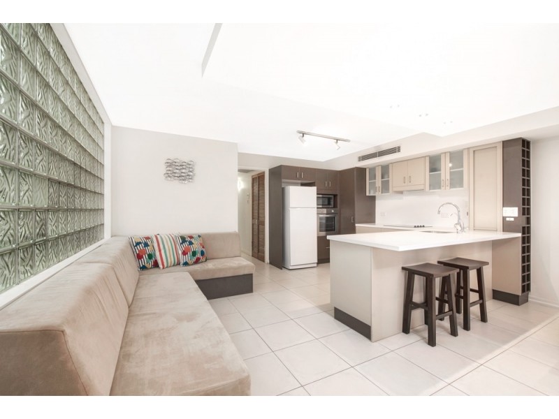 2/52 Alexandra Parade, Maroochydore QLD 4558