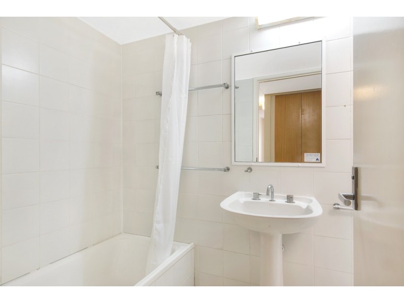 2/52 Alexandra Parade, Maroochydore QLD 4558