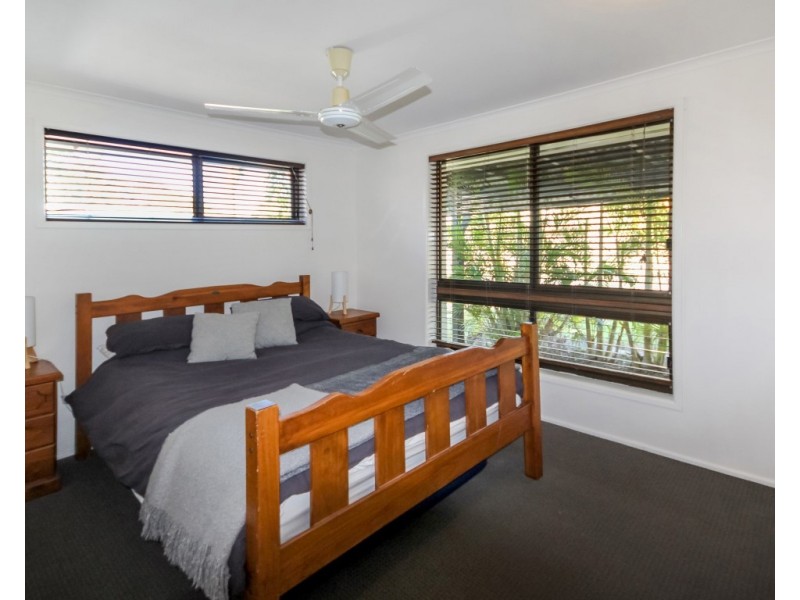 18 Ilaroo Crescent, Warana QLD 4575