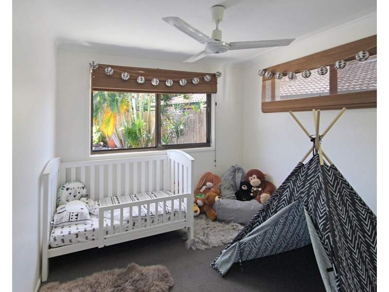 18 Ilaroo Crescent, Warana QLD 4575