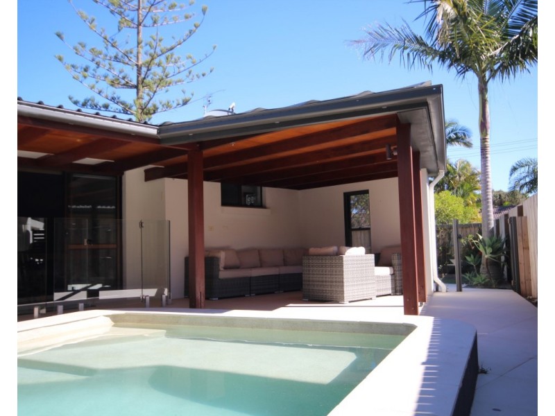 18 Ilaroo Crescent, Warana QLD 4575