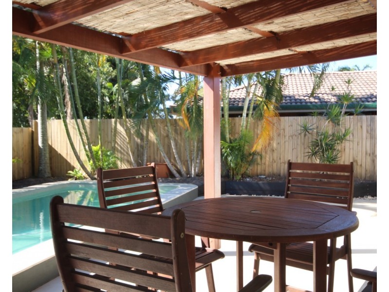 18 Ilaroo Crescent, Warana QLD 4575