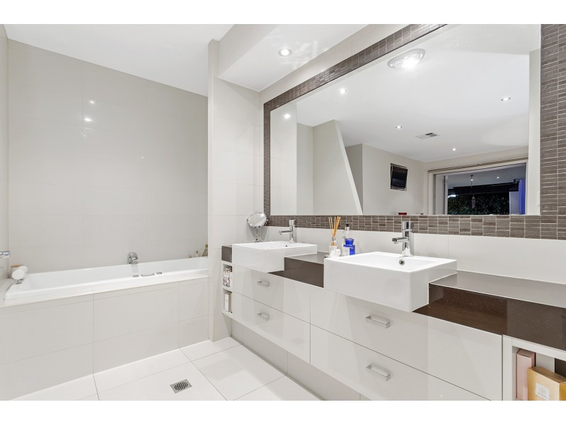 10 Springbrook Grove, Buderim QLD 4556