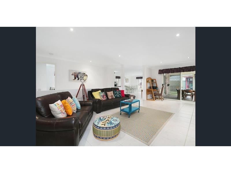 44 Bellevue Drive, Little Mountain QLD 4551