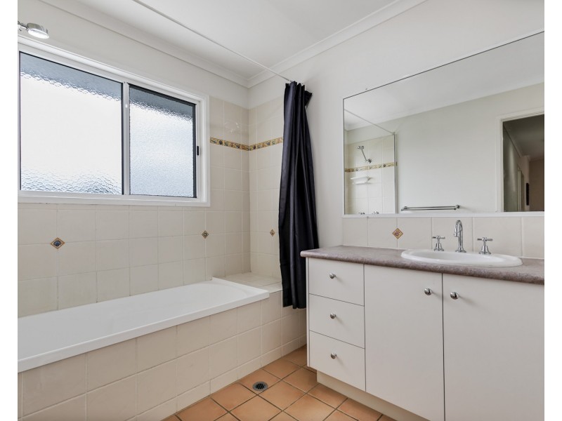 16 Marawa Drive, Parrearra QLD 4575