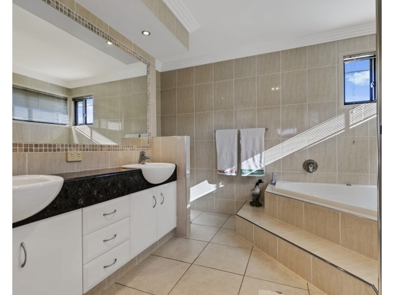 16 St Lucia Crescent, Parrearra QLD 4575