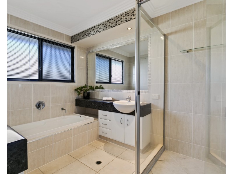 16 St Lucia Crescent, Parrearra QLD 4575