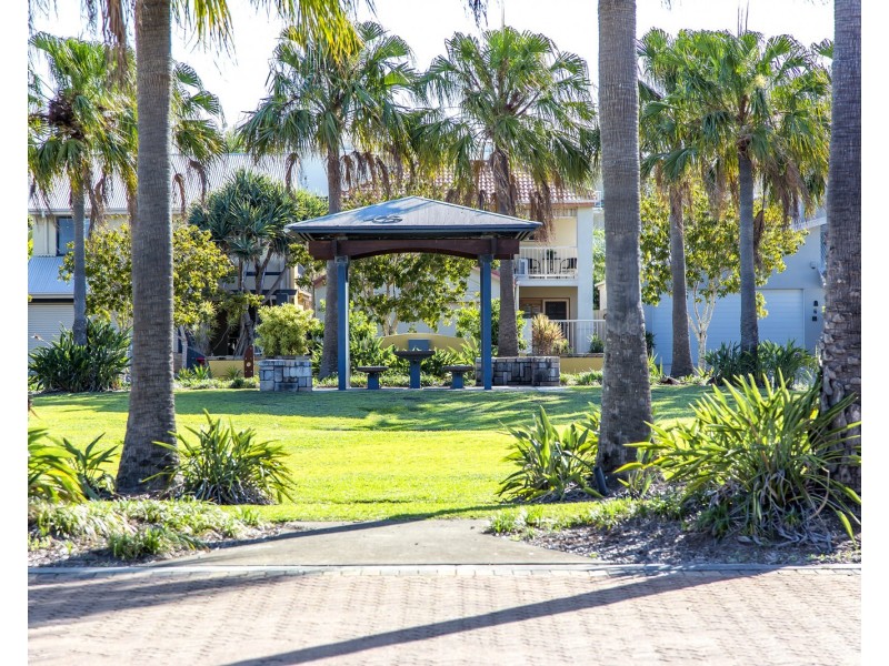 16 St Lucia Crescent, Parrearra QLD 4575