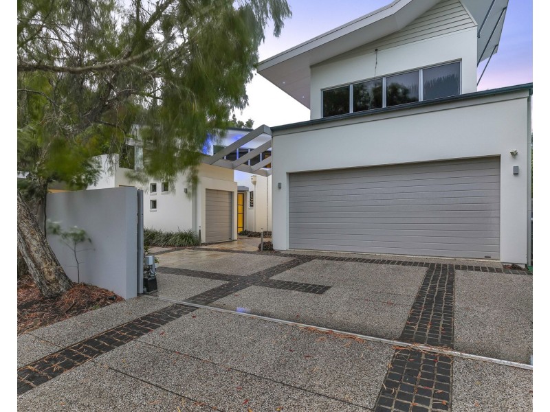 1 Hetherington Drive, Twin Waters QLD 4564
