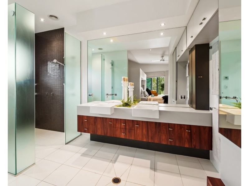 1 Hetherington Drive, Twin Waters QLD 4564