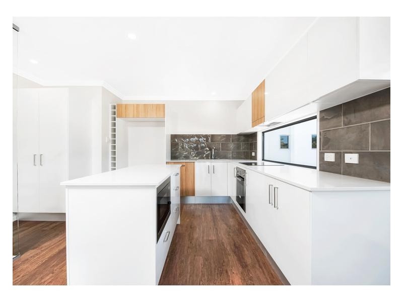 325-329 Bradman Avenue, Maroochydore QLD 4558