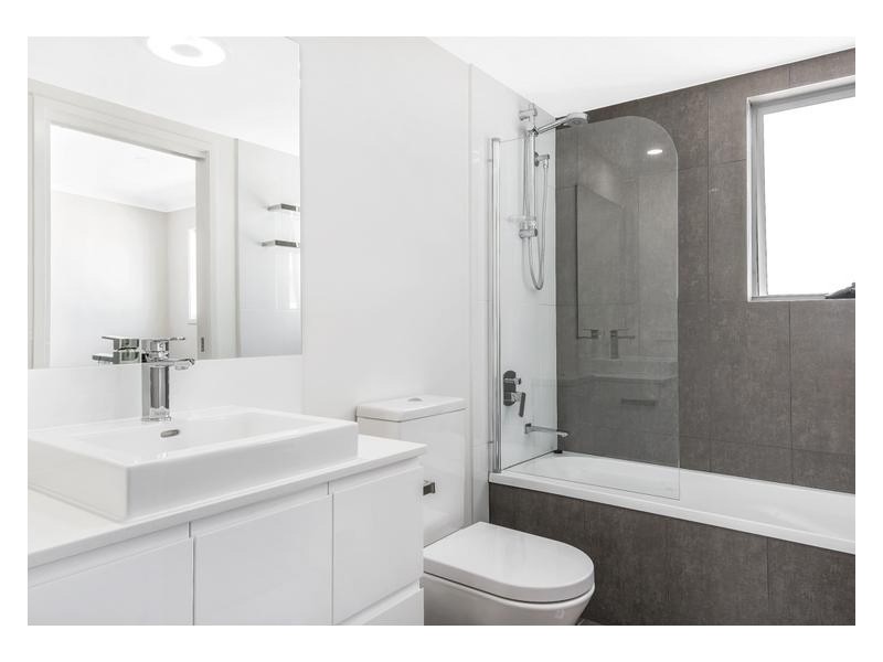 325-329 Bradman Avenue, Maroochydore QLD 4558