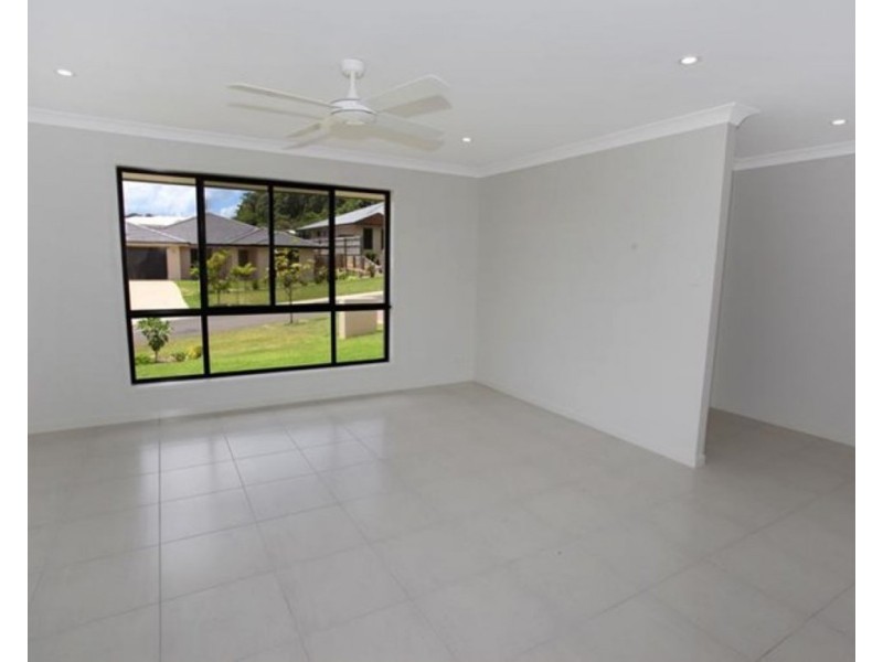 2/10 Ginger Bell Avenue, Bli Bli QLD 4560