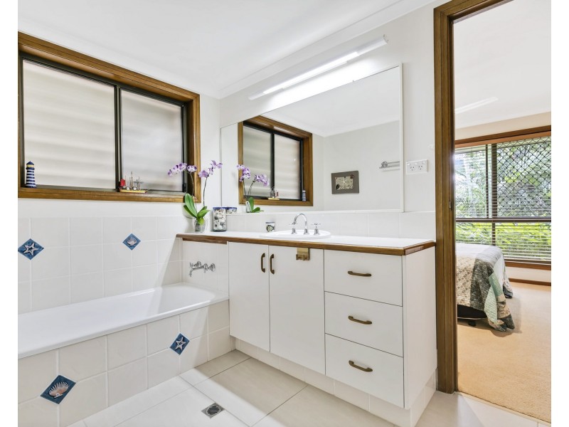 407 Oceanic Drive, Wurtulla QLD 4575