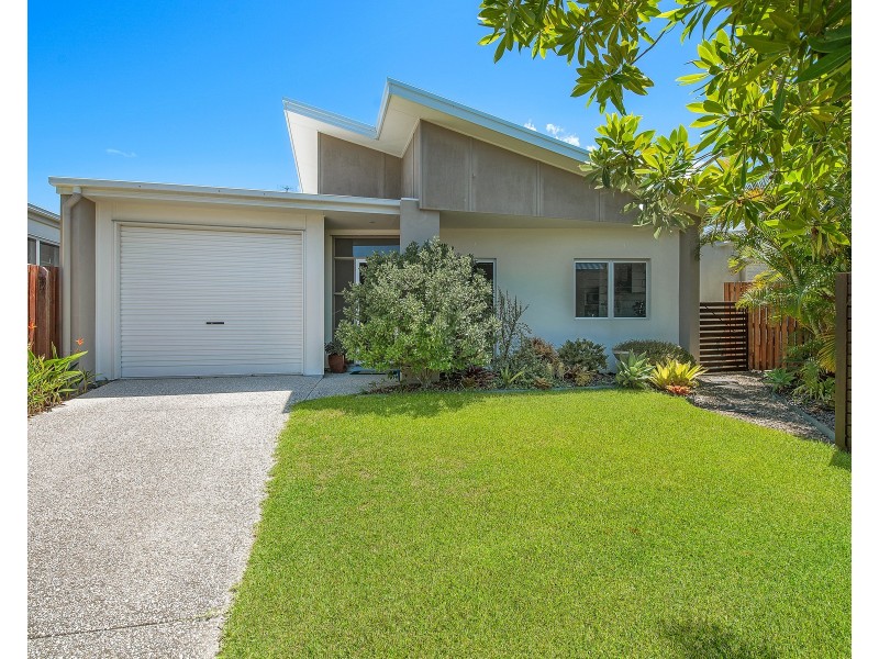 16  Whitsunday Street, Kawana Island QLD 4575