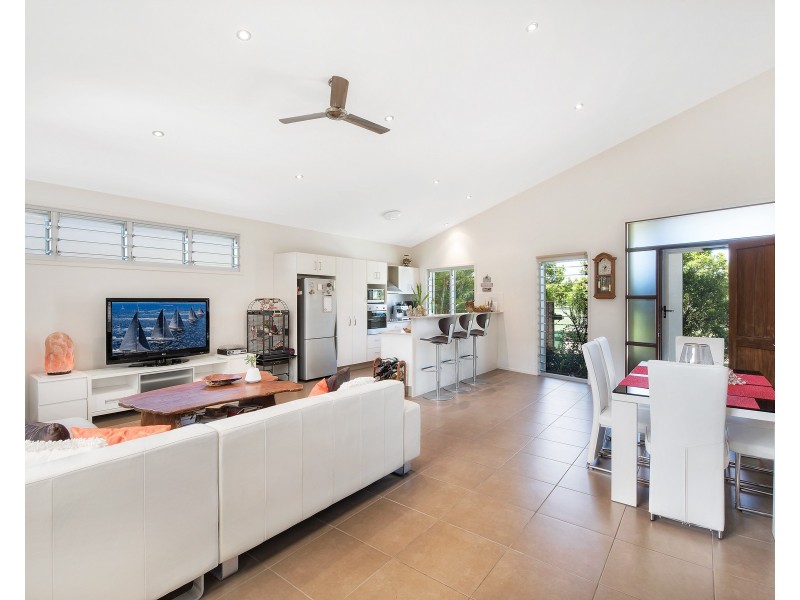 16  Whitsunday Street, Kawana Island QLD 4575