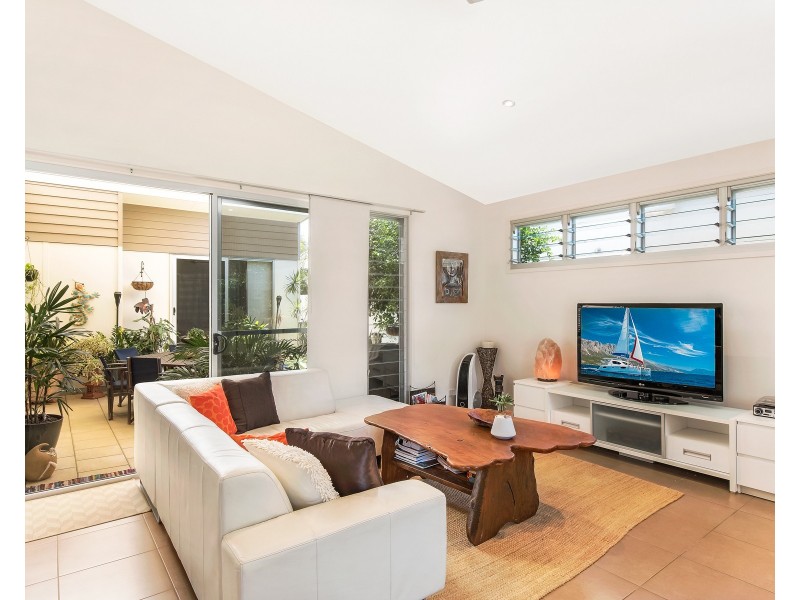 16  Whitsunday Street, Kawana Island QLD 4575