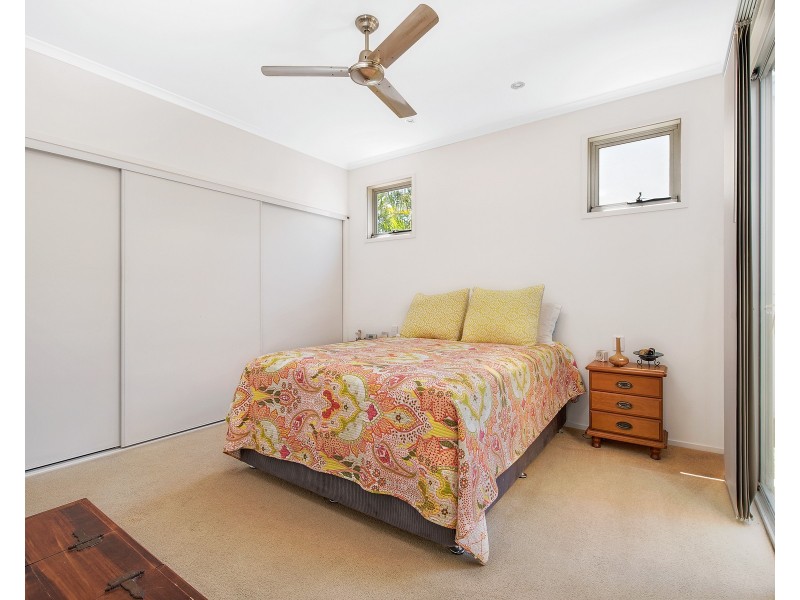 16  Whitsunday Street, Kawana Island QLD 4575