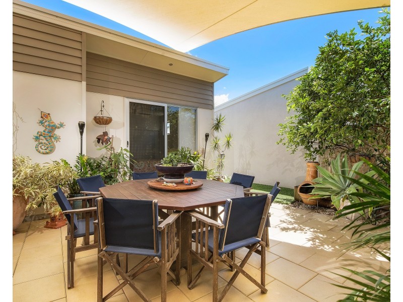 16  Whitsunday Street, Kawana Island QLD 4575