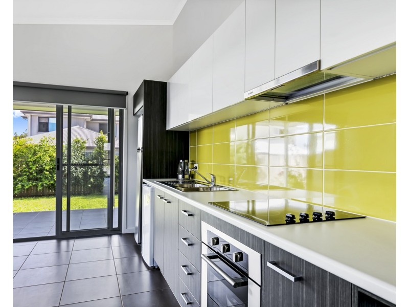 18 Hideaway Street, Birtinya QLD 4575