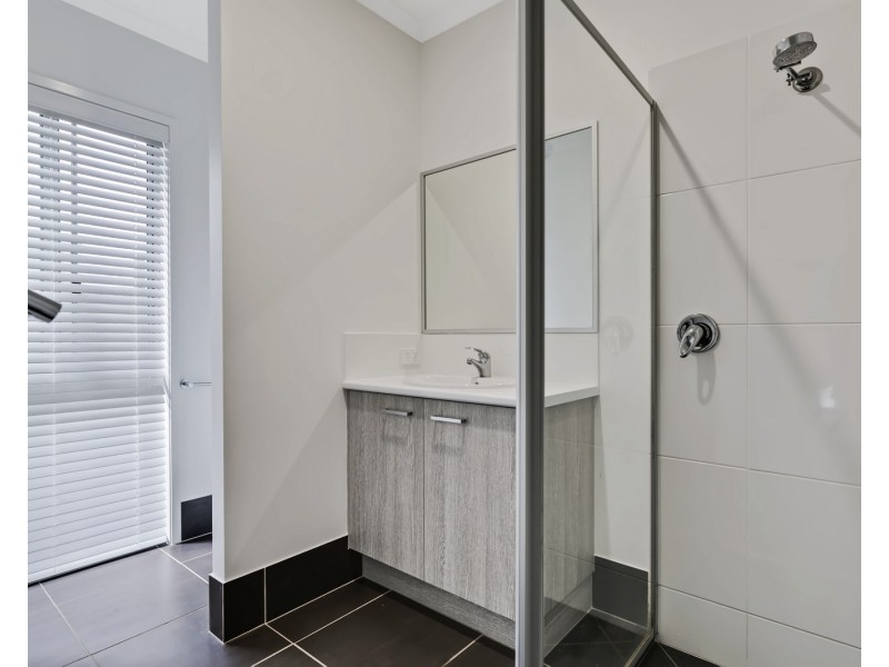 18 Hideaway Street, Birtinya QLD 4575