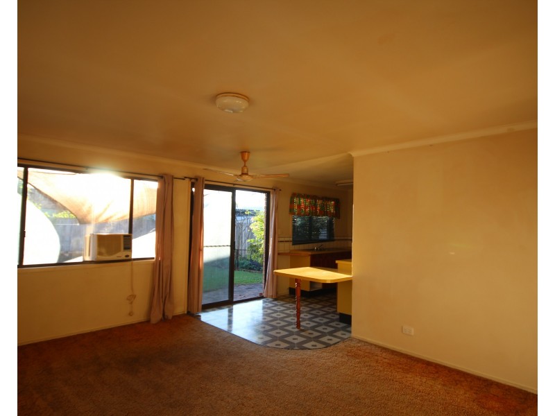 1/42 Lapoinya Cres, Warana QLD 4575