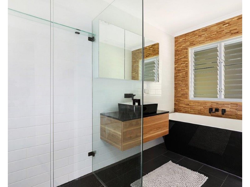 23 Balyarta Crescent, Mooloolaba QLD 4557