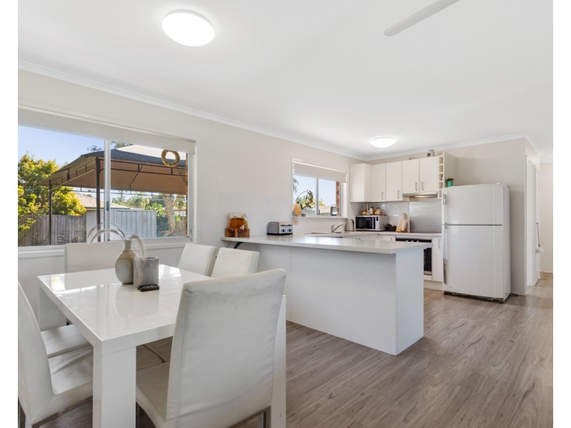 40  Lapoinya Crescent, Warana QLD 4575