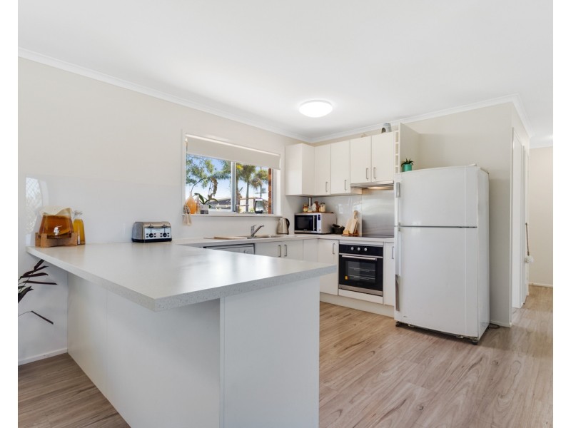 40  Lapoinya Crescent, Warana QLD 4575